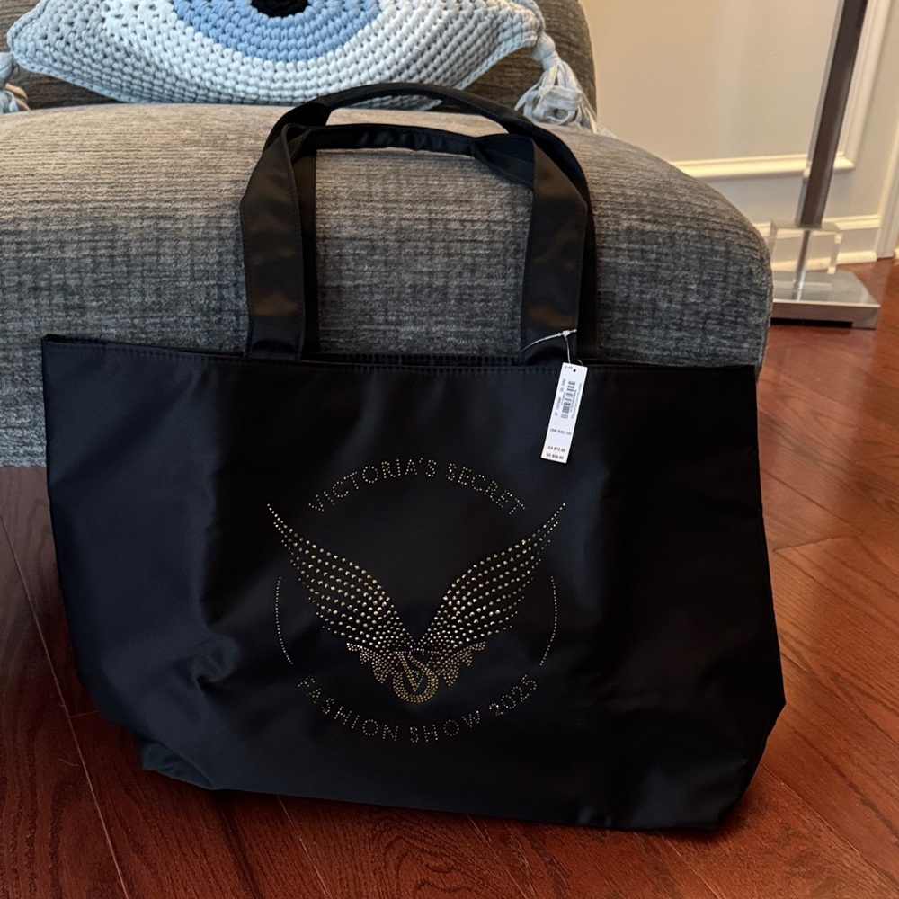 VS fashion show 2025 tote